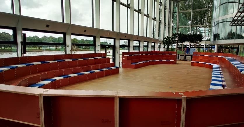 Het Ideeëntheater in gebruik