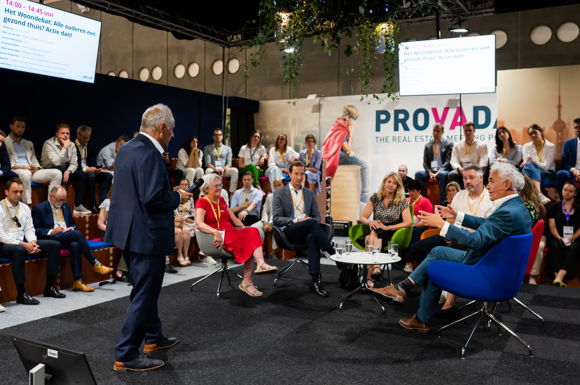 Tribune met catwalk foto 3
